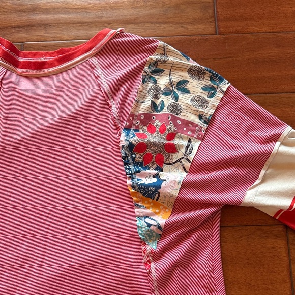 Round Neck Red Striped Floral Colorblock Patwork Oversized Tshirt Size Medium - Picture 7 of 13